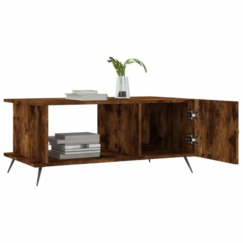 Salontafel met ijzeren poten en bewerkt hout voor een stijlvolle woonkamer - Salontafels