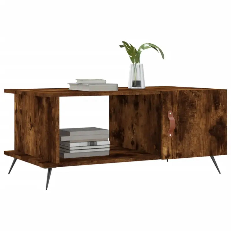 Salontafel met ijzeren poten en bewerkt hout voor een stijlvolle woonkamer - Salontafels