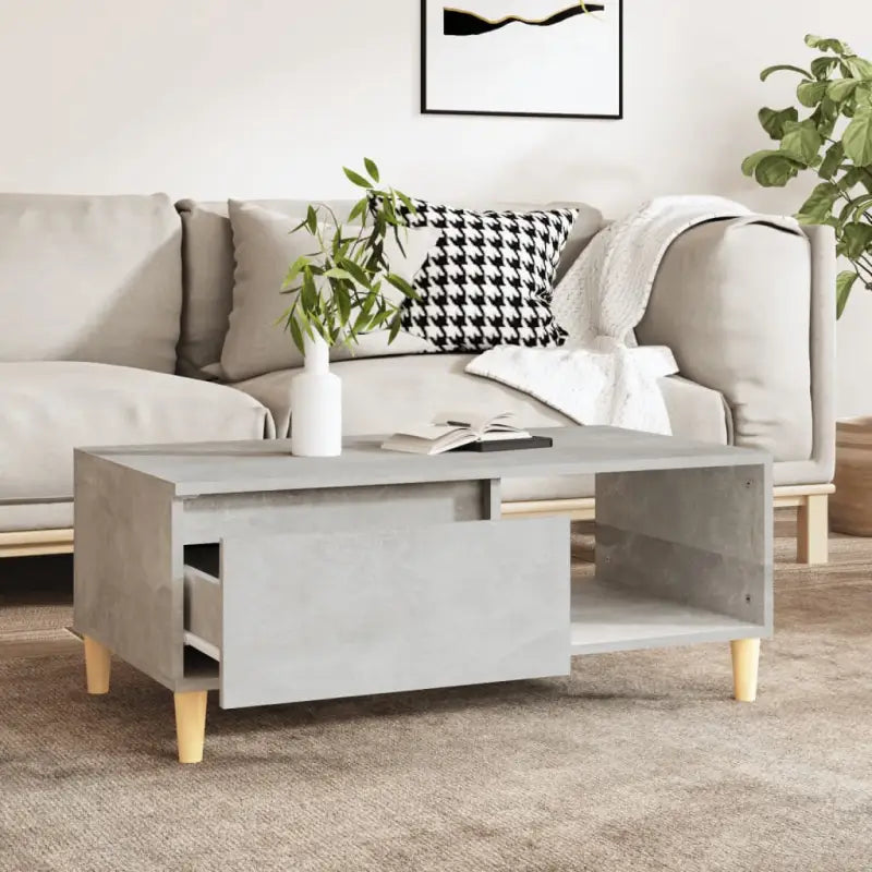 Scandinavische salontafel met bewerkt hout en houten poten - Salontafels