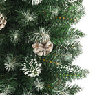 Smalle kerstboom met spitse uiteinden voor feestelijke sfeer in huis - Kerstbomen