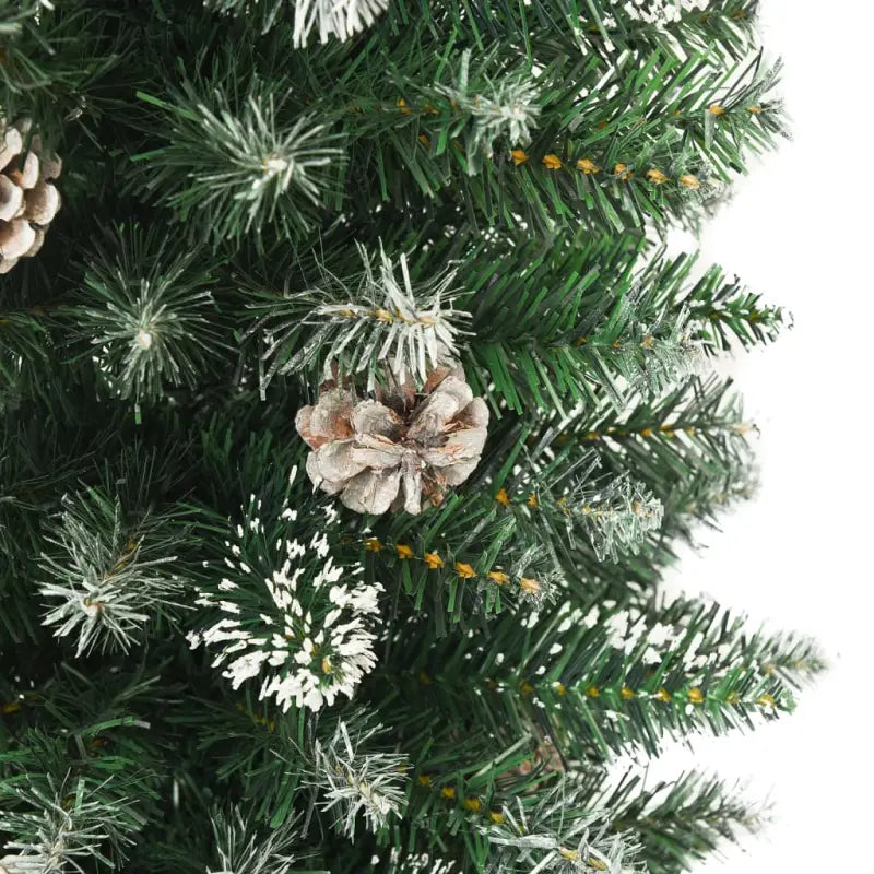 Smalle kerstboom met spitse uiteinden voor feestelijke sfeer in huis - Kerstbomen