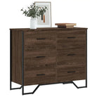 Stevige ladekast met bewerkt hout en tijdloze uitstraling - Commodes & ladekasten