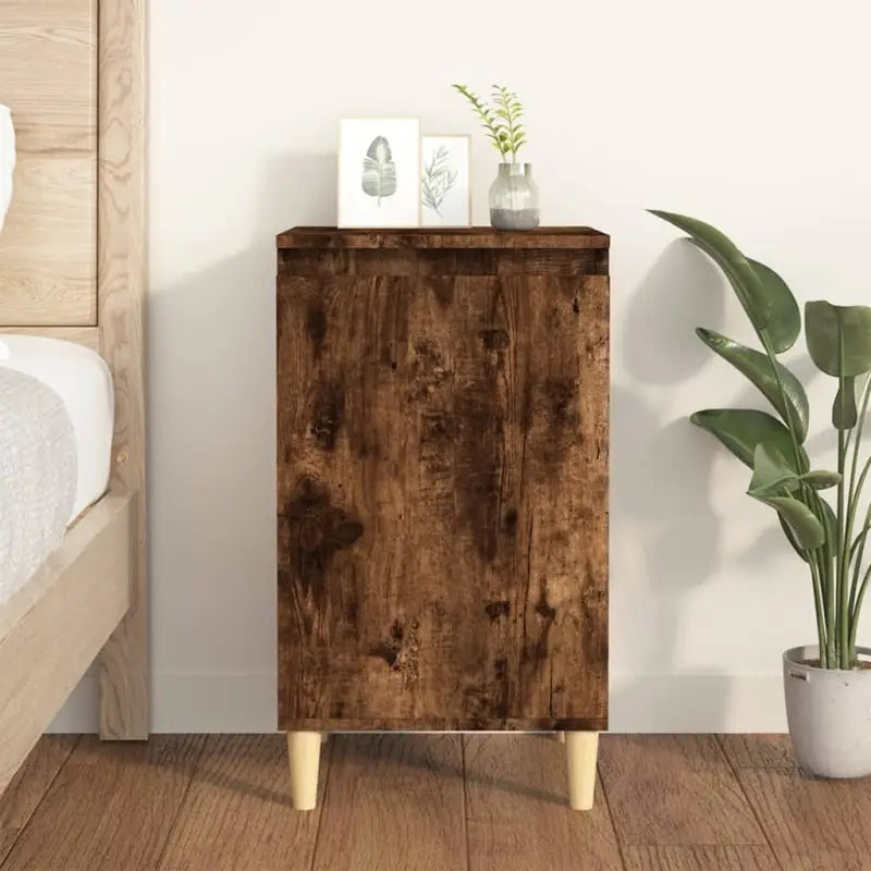 Stijlvol nachtkastje met houten poten en bewerkt hout voor een elegante inrichting - Gerookt eiken / 1 - Nachtkastjes