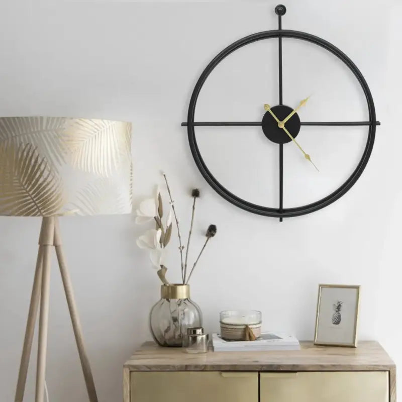 Strakke ijzeren wandklok met elegante en delicate uitstraling - Zwart - Wandklokken