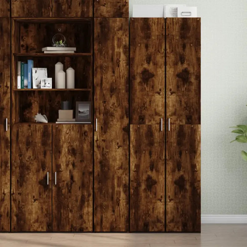 Trendy hoge kast van bewerkt hout met elegante uitstraling - Gerookt eiken / 1 - Dressoirs & buffetkasten