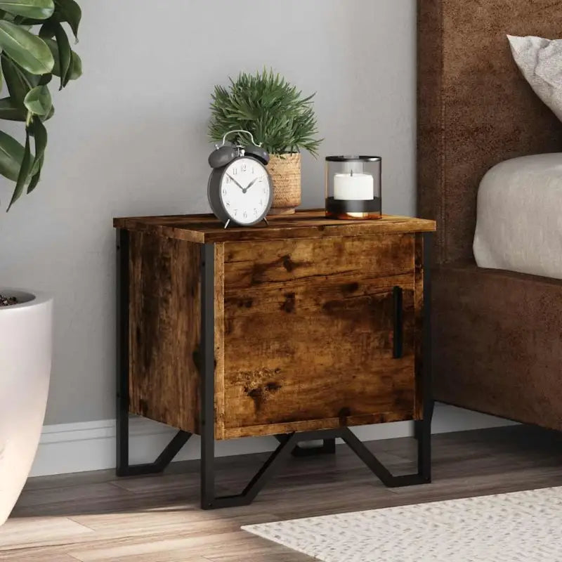 Trendy nachtkastje met metalen poten en bewerkt hout voor je interieur - Gerookt eiken / 2 - Nachtkastjes