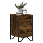 Trendy nachtkastje met metalen poten en bewerkt hout voor een strak interieur - Nachtkastjes