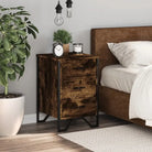 Trendy nachtkastje met metalen poten en bewerkt hout voor een strak interieur - Nachtkastjes