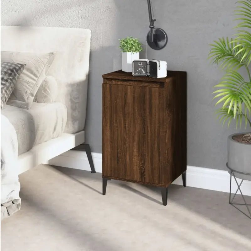 Trendy nachtkastje met metalen poten van bewerkt hout en gemakkelijk schoon te maken - Nachtkastjes