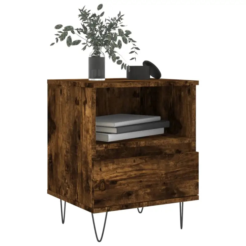 Trendy nachtkastjes met bewerkt hout en metalen poten voor een strak interieur - Nachtkastjes
