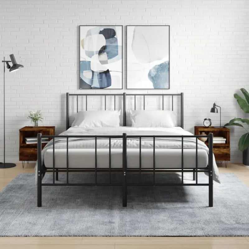 Trendy nachtkastjes met bewerkt hout en metalen poten voor een strak interieur - Nachtkastjes