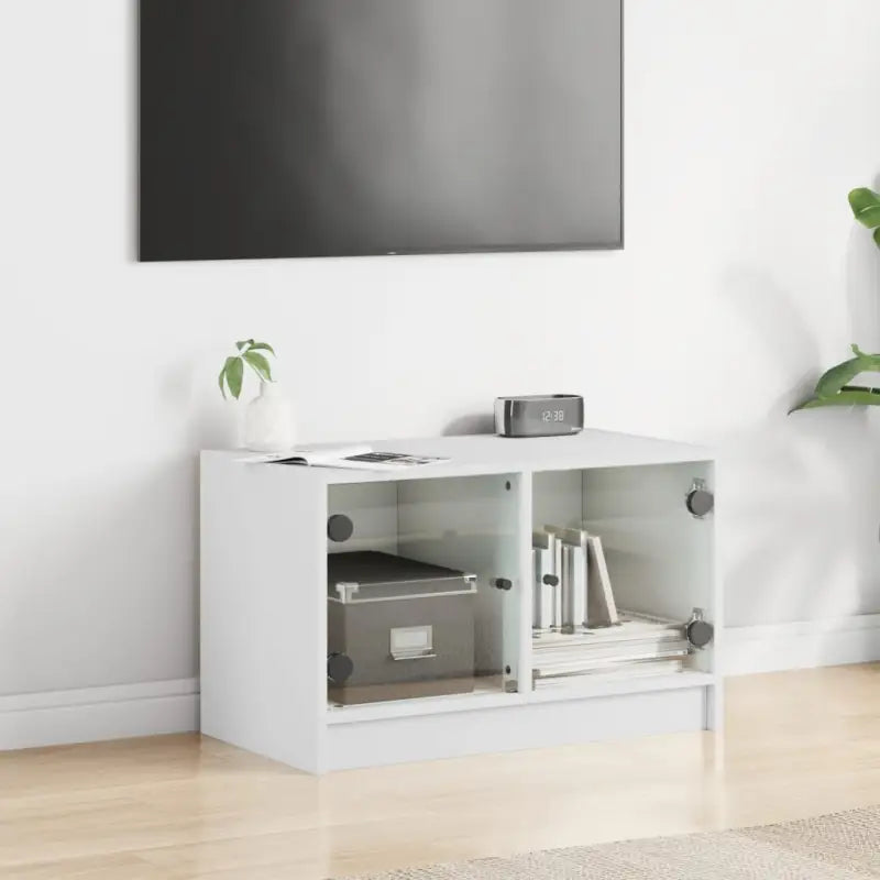 Tv-meubel met glazen deuren en bewerkt hout voor een stijlvolle uitstraling - Tv-meubels