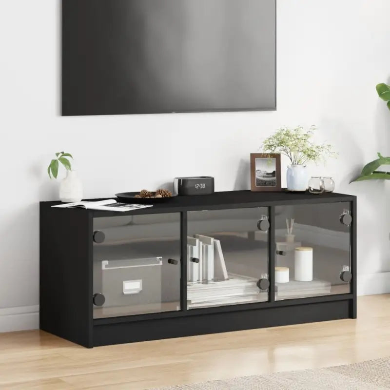 Tv-meubel met glazen deuren en bewerkt hout voor een stijlvolle look - Tv-meubels