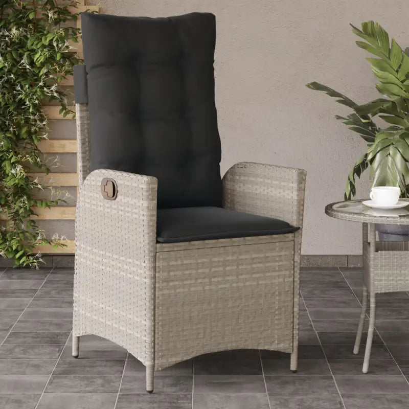 Verstelbare tuinstoel met poly rattan voor een comfortabele zitervaring - Lichtgrijs / 1 / Zonder voetensteun