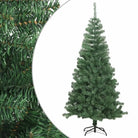 Volle Kerstboom met Natuurlijke Schoonheid en Rust - Kerstbomen