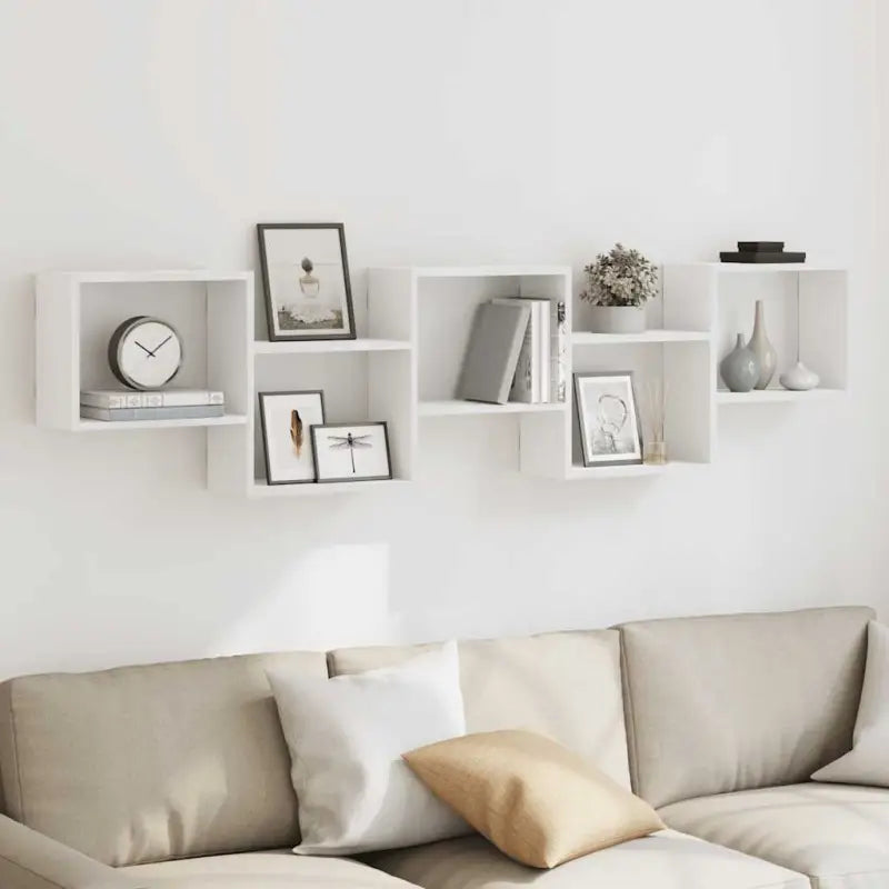 Wandplank van bewerkt hout voor decoratie en praktische opbergruimte - Wandplanken