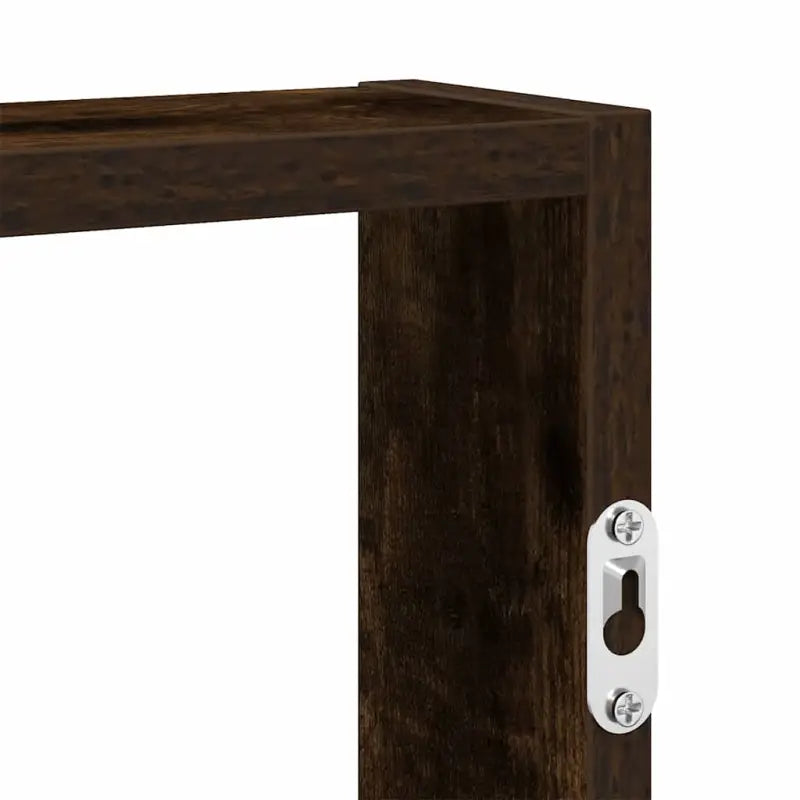 Wandplank van bewerkt hout voor decoratie en praktische opbergruimte - Wandplanken